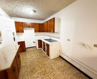 House for sale in Freses de Curridabat, in a gated community.