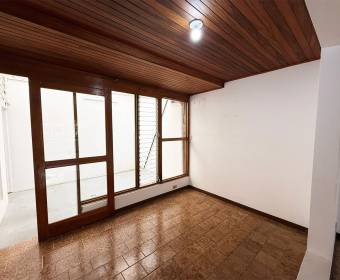 House for sale in Freses de Curridabat, in a gated community.