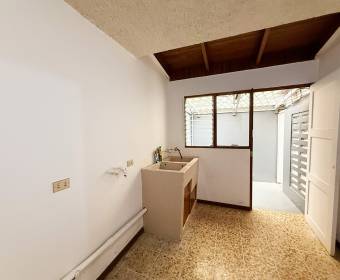 House for sale in Freses de Curridabat, in a gated community.