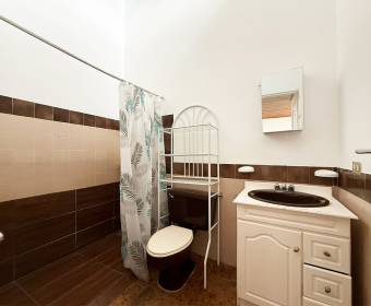 House for sale in Freses de Curridabat, in a gated community.