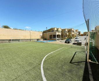 House for sale in Cartago, in a gated community across from the TEC 