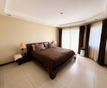 House for sale in Cartago, in a gated community across from the TEC 