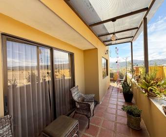 House for sale in Cartago, in a gated community across from the TEC 