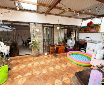 House for sale in Montes de Oca, in a gated community with a single access point. House for sale in Montes de Oca, in a gated community with a single access point.