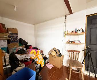 House for sale in Montes de Oca, in a gated community with a single access point. House for sale in Montes de Oca, in a gated community with a single access point.