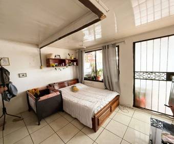 House for sale in Montes de Oca, in a gated community with a single access point. House for sale in Montes de Oca, in a gated community with a single access point.