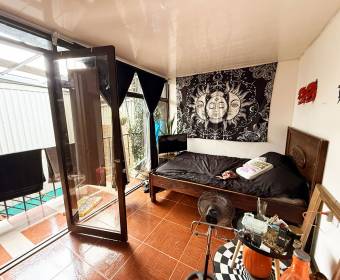 House for sale in Montes de Oca, in a gated community with a single access point. House for sale in Montes de Oca, in a gated community with a single access point.