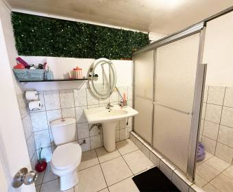 House for sale in Montes de Oca, in a gated community with a single access point. House for sale in Montes de Oca, in a gated community with a single access point.