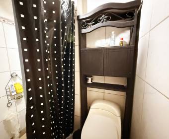 House for sale in Montes de Oca, in a gated community with a single access point. House for sale in Montes de Oca, in a gated community with a single access point.