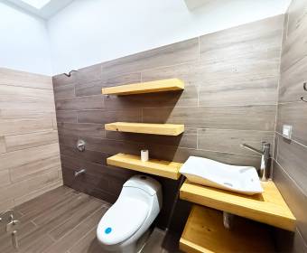 House for sale in San Pablo de Heredia, in a gated community with private access.