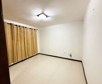 House for sale in San Pablo de Heredia, in a gated community with private access.