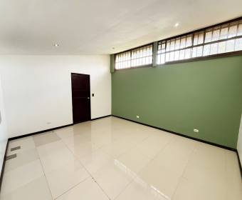 House for sale in San Pablo de Heredia, in a gated community with private access.