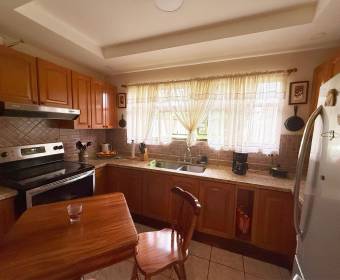 House for Sale in Villa Luisiana Residential Community in San Joaquín de Flores, Heredia.