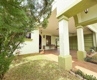 House for Sale in Villa Luisiana Residential Community in San Joaquín de Flores, Heredia.
