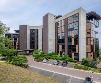 Apartamento de lujo con jardín privado a la venta en Santa Ana, San José Condominio Solaris.