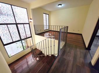 Venta de dos casas, con Uso Mixto, Heredia Centro Venta de dos casas, con Uso Mixto, Heredia Centro