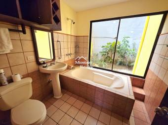 Venta de dos casas, con Uso Mixto, Heredia Centro Venta de dos casas, con Uso Mixto, Heredia Centro