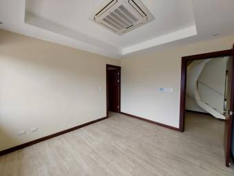 Se alquila casa con espacioso patio en San Rafael Alajuela 26-50