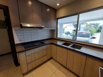 Se alquila casa con espacioso patio en San Rafael Alajuela 26-50