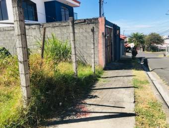 Se vende lote en Mercedes Heredia 25-1066