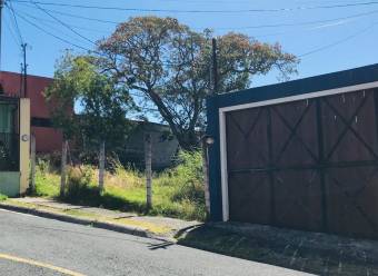 Se vende lote en Mercedes Heredia 25-1066