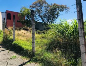 Se vende lote en Mercedes Heredia 25-1066