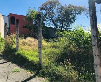 Se vende lote en Mercedes Heredia 25-1066