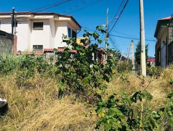 Se vende lote en Mercedes Heredia 25-1066