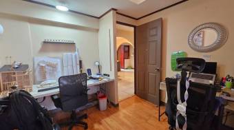 Se vende casa con patio en Mata de Plátano Goicoechea 26-1275