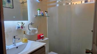 Se vende casa con patio en Mata de Plátano Goicoechea 26-1275