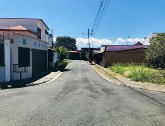 Se vende lote en Mercedes Heredia 25-989