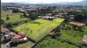 Se vende lote de más de 10500m2 en La Ribera Heredia 25-1615
