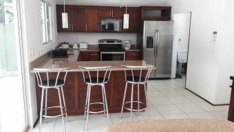 Propiedad encantadora en Surfside, a solo 800 metros de la costa.