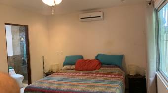 Propiedad encantadora en Surfside, a solo 800 metros de la costa.