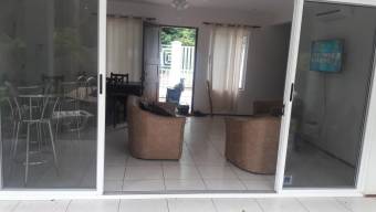 Propiedad encantadora en Surfside, a solo 800 metros de la costa.