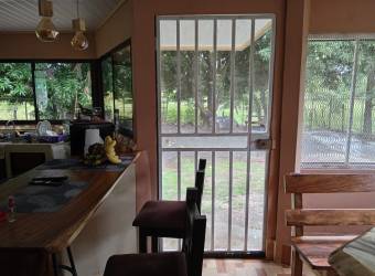 Hermosa vivienda de 140 metros asentada sobre un generoso lote de 2.500 m con ubicación privilegiada