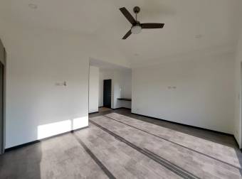 Se alquila casa a estrenar con platio amplio en San Rafael de Alajuela