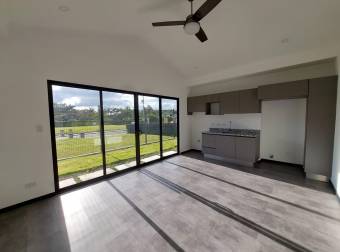 Se alquila casa a estrenar con platio amplio en San Rafael de Alajuela