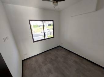 Se alquila casa a estrenar con platio amplio en San Rafael de Alajuela