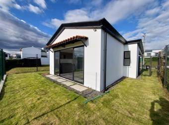 Se alquila casa a estrenar con platio amplio en San Rafael de Alajuela