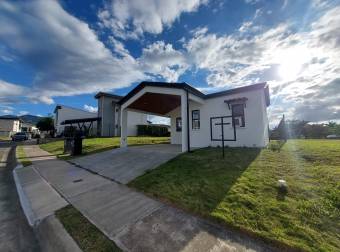 Se alquila casa a estrenar con platio amplio en San Rafael de Alajuela