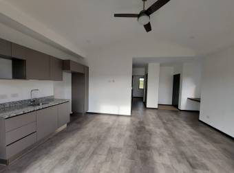 Se alquila casa a estrenar con platio amplio en San Rafael de Alajuela