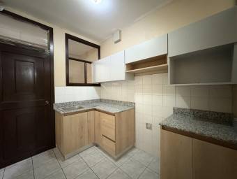 Apto. en Escazú Centro ¡Todo a mano! Recién Remodelado e Incluye Internet