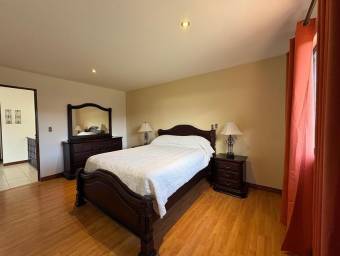 Casa Amoblada - Condominio Exclusivo en Pozos de Santa Ana Casa Amoblada - Condominio Exclusivo en Pozos de Santa Ana