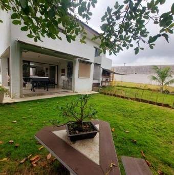 Venta de Casa en La Guácima, Alajuela. RAH 26-1257