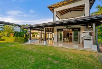 Elegant Luxury Villa Featuring Ocean and Golf Course Vistas in Hacienda Pinilla