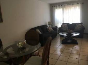 Se vende hermosa casa con patio en bonito resindencial en ulloa heredia 20-169