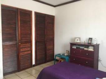 Se vende hermosa casa con patio en bonito resindencial en ulloa heredia 20-169