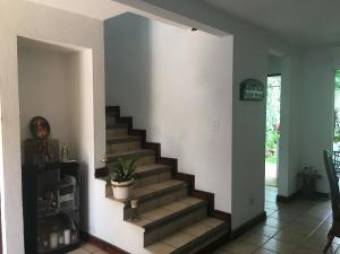 Se vende hermosa casa con patio en bonito resindencial en ulloa heredia 20-169