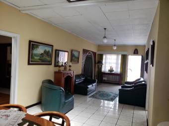 se vende amplia casa en heredia centro 